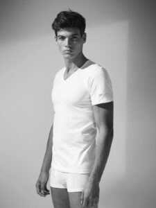 T-shirt Enrico Coveri scollo V a mezza manica, in morbido cotone